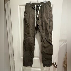Vuori Olive Pants